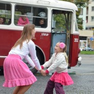 Taneční trolejbus projel Pardubicemi – fotoreportáž